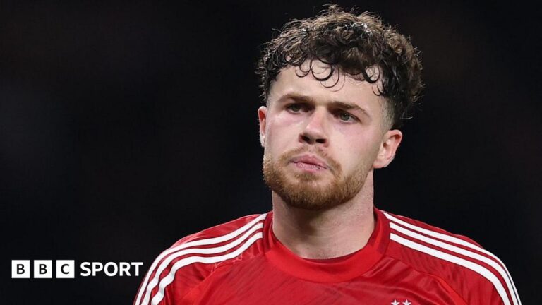 Defender Williams signs new four-year deal with Forest