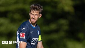 Leeds agree £17m deal for Germany midfielder Stach